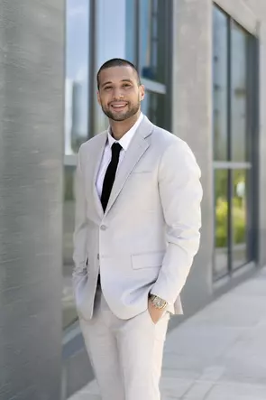 Braven Van Zant, Surrey, Real Estate Agent